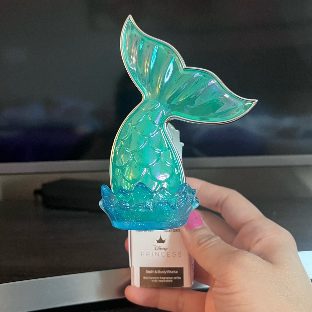 Bath and body works Ariel Adjustable Wallflowers Scent Control Nightlight💕